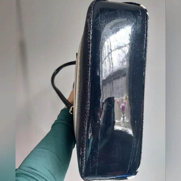 END 30-APR | Anne Klein Striped Shoulder Bag - Picture 3 of 8